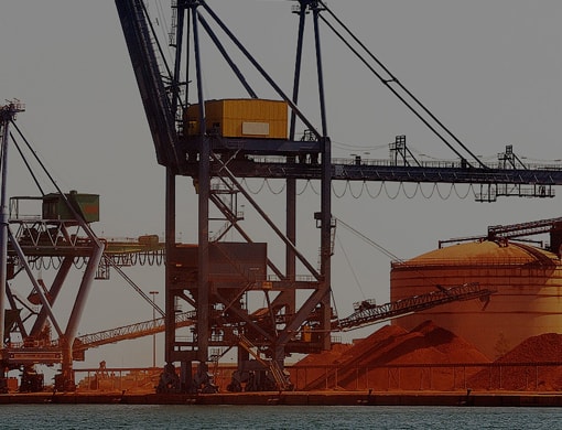 Удаление наледи с крыш: безопасность прежде всего